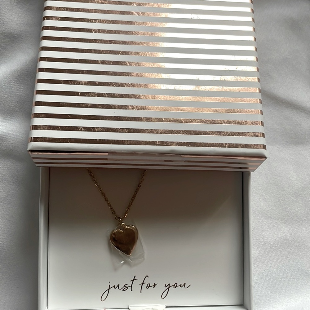 Gold heart necklace